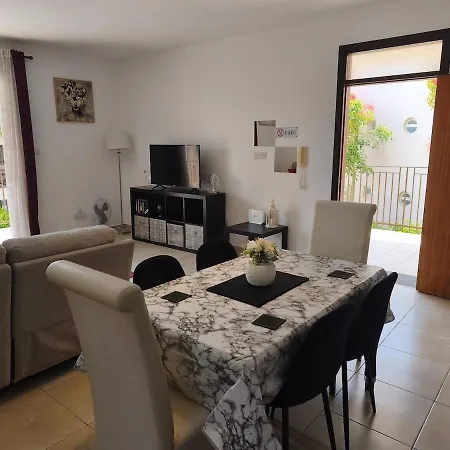 Apartament By The Pool *