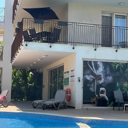 Apartament By The Pool